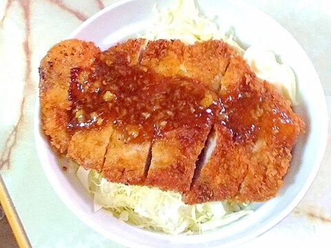 トンカツアレンジ！生姜焼きソースをかけたトンカツ丼